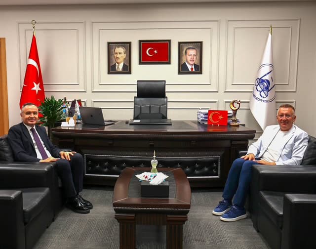 Adapazarı Kaymakamı Belediye Başkanıyla Hizmetleri Görüştü