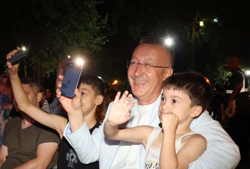 Adapazarı’nda Tuzla Mahallesi’nde Açık Hava Çocuk Sineması