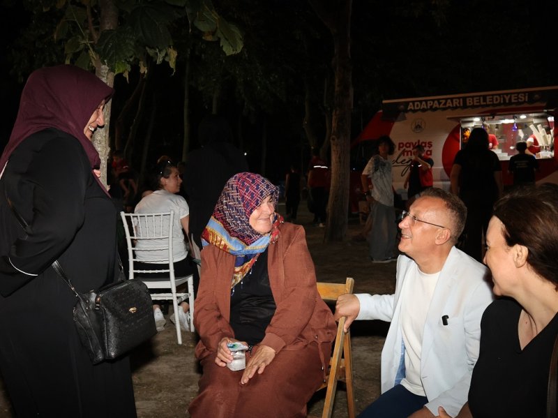 Adapazarı’nda Tuzla Mahallesi’nde Açık Hava Çocuk Sineması