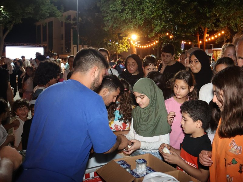 Adapazarı’nda Tuzla Mahallesi’nde Açık Hava Çocuk Sineması