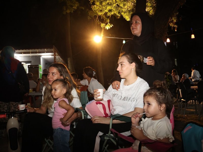 Adapazarı’nda Tuzla Mahallesi’nde Açık Hava Çocuk Sineması