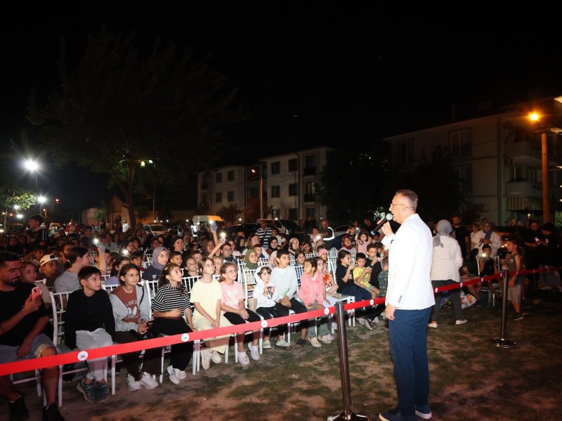 Adapazarı’nda Tuzla Mahallesi’nde Açık Hava Çocuk Sineması