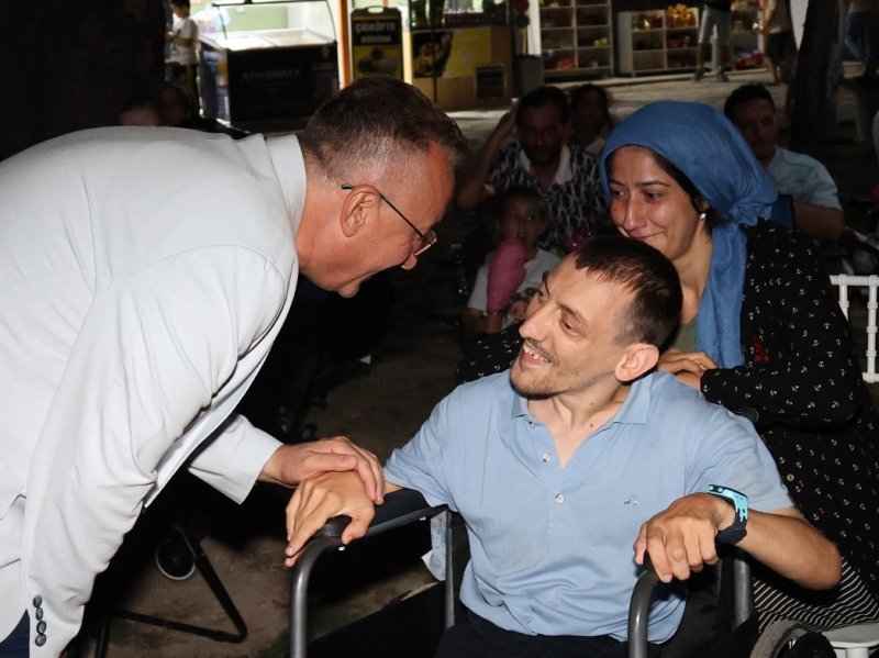 Adapazarı’nda Tuzla Mahallesi’nde Açık Hava Çocuk Sineması
