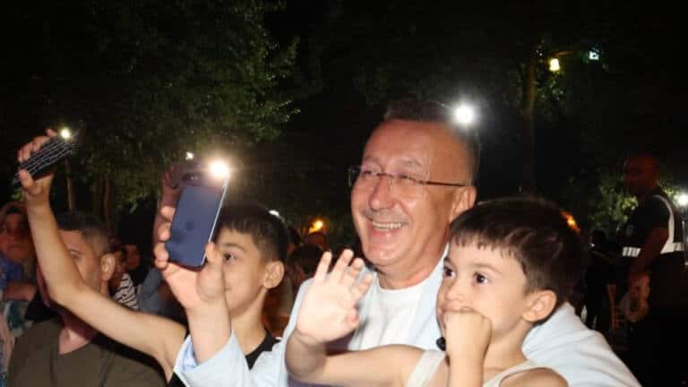Adapazarı’nda Tuzla Mahallesi’nde Açık Hava Çocuk Sineması