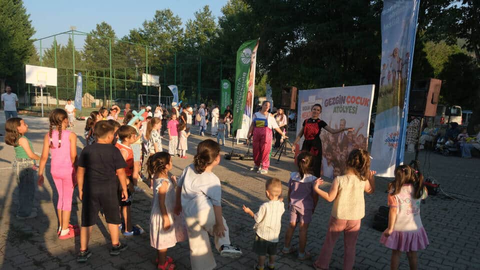 Gezgin Çocuk Atölyesi Taraklı’da çocuklarla buluştu