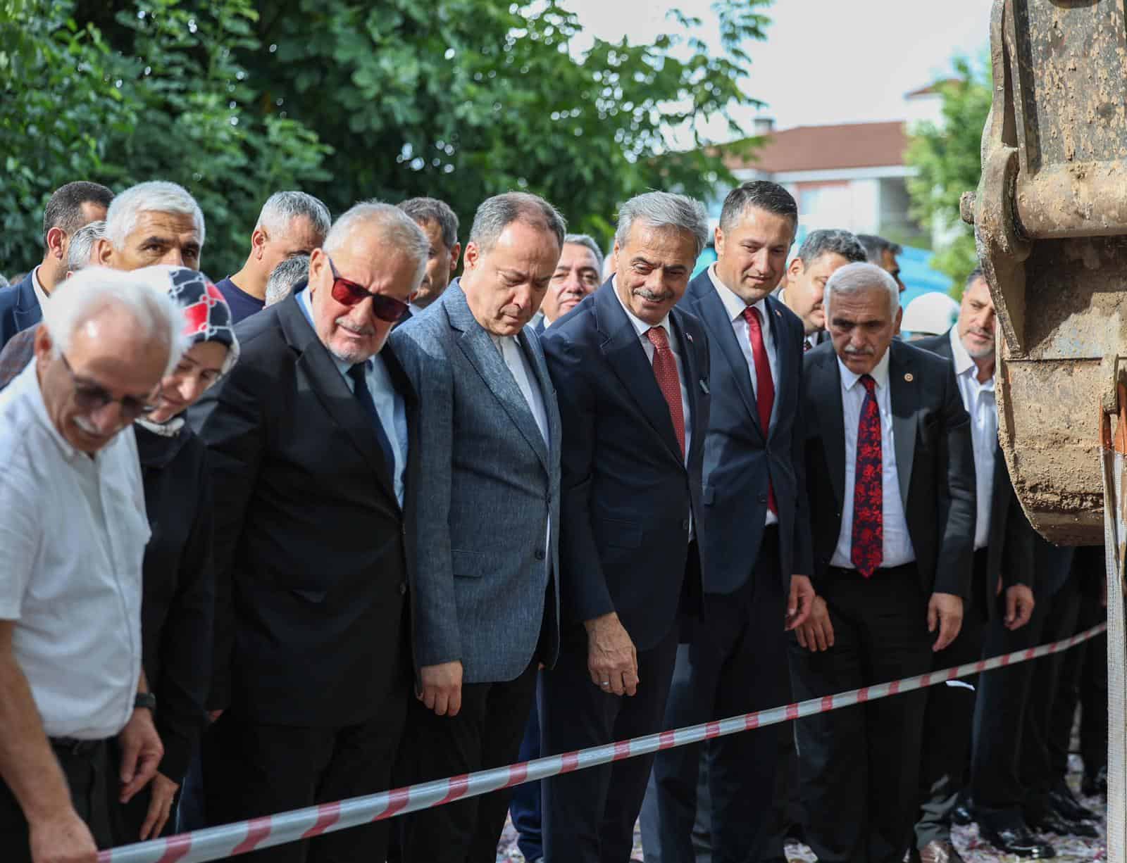 Hendek’e 2 Milyar Liralık Yeni Arıtma Tesisi Geliyor