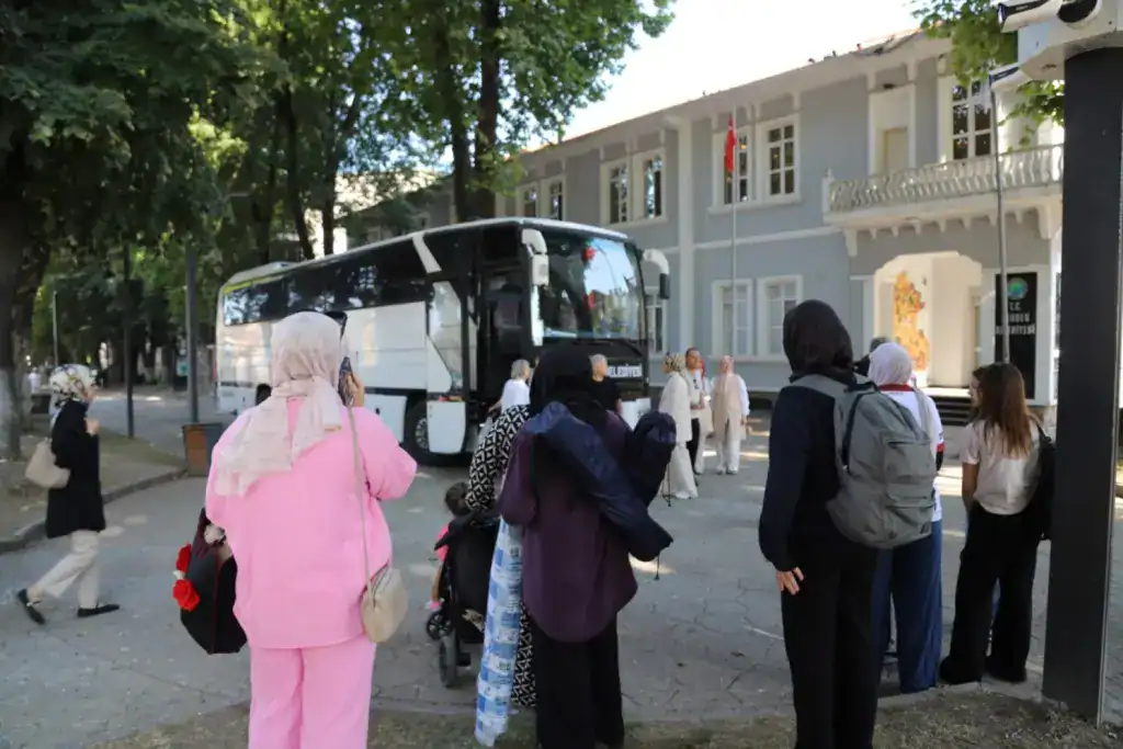 Hendek’te 5 Bin Kadın Denizle Buluştu