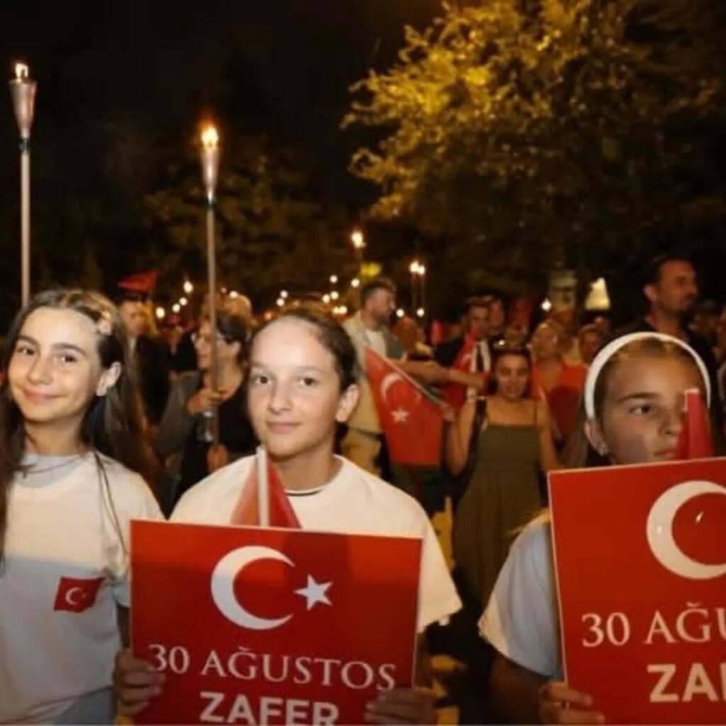 İlçede 30 Ağustos Zafer Bayramı Fener Alayı Düzenlendi