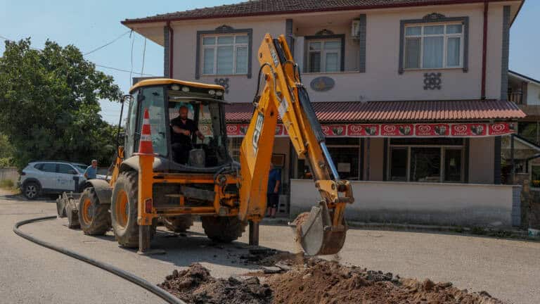 Karapürçek Meşepınarı’nda içme suyu hattı yenileniyor