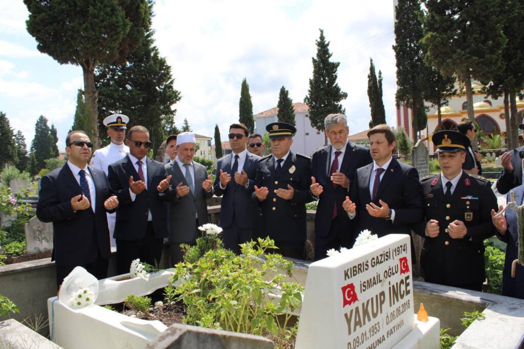 Kaymakam Arslan 30 Ağustos’ta Şehit Mezarlarını Ziyaret Etti