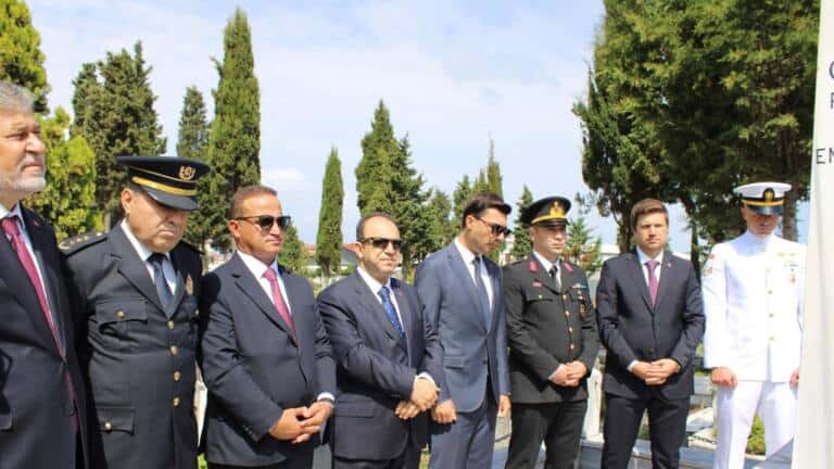 Kaymakam Arslan 30 Ağustos’ta Şehit Mezarlarını Ziyaret Etti