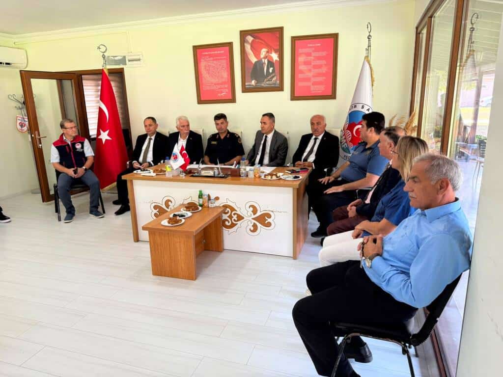 Kaymakam Musa Sarı Muhtarlar Derneğine Ziyarette Bulundu