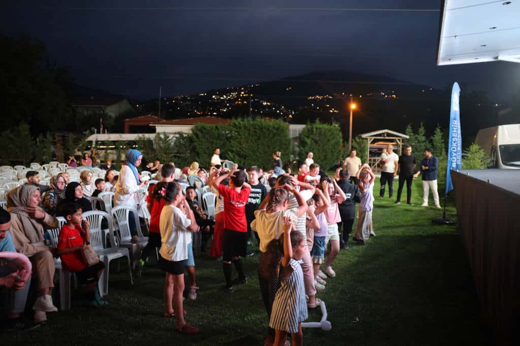 Mutluluk Tırı Sapanca’da çocuklarla buluştu