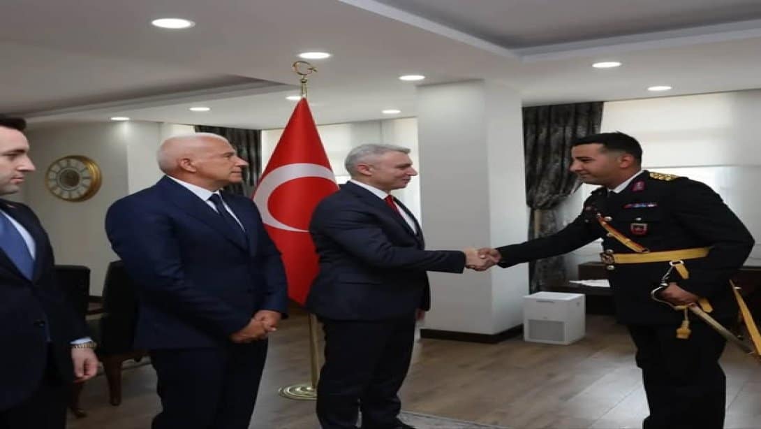 Sapanca Kaymakamı 30 Ağustos Tebriklerini Kabul Etti