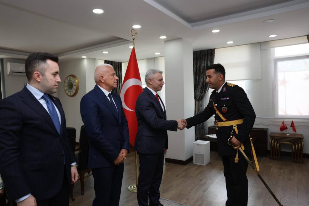 Sapanca Kaymakamlığı Zafer Bayramı Tebriklerini Kabul Etti