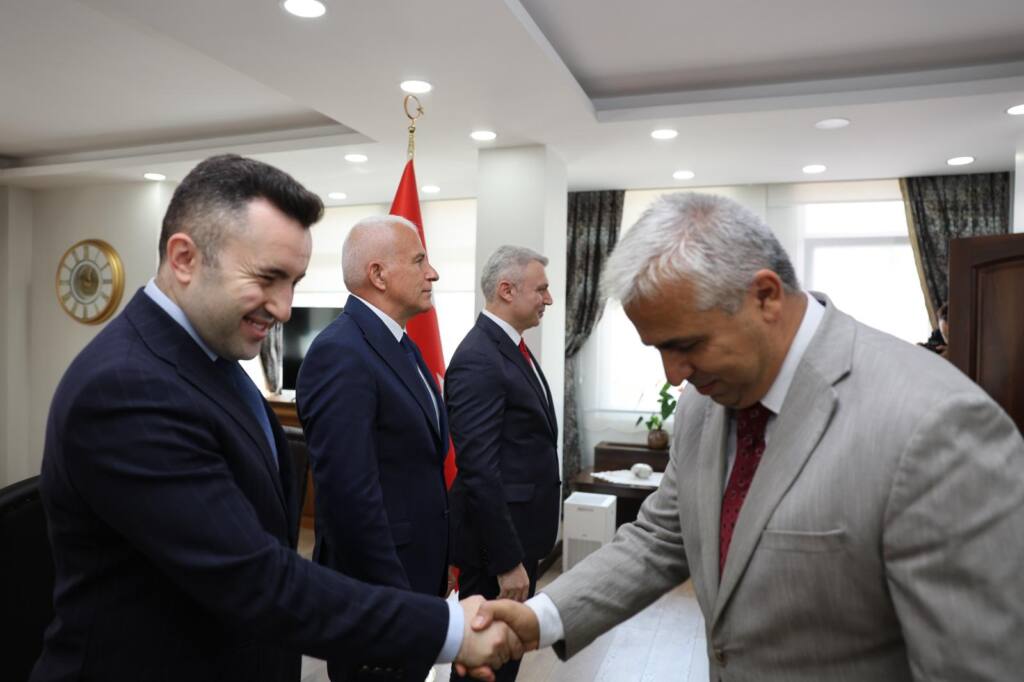 Sapanca Kaymakamlığı Zafer Bayramı Tebriklerini Kabul Etti