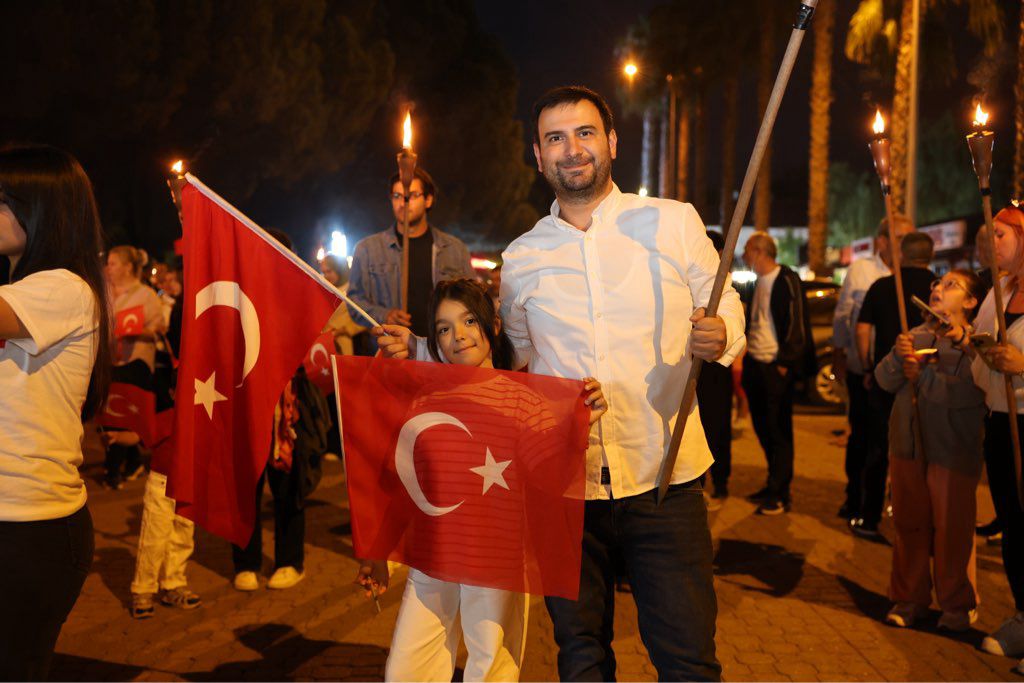 Sapanca’da 30 Ağustos Zafer Bayramı Fener Alayı Yürüyüşü Yapıldı