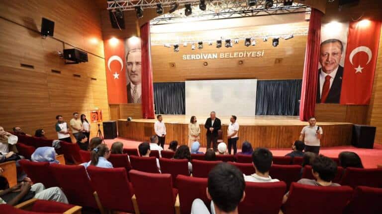 Serdivan Belediyesi Tiyatro Okulu Yetişkin Eğitimlerine Başladı