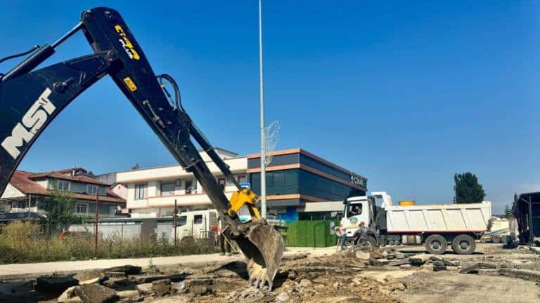Serdivan Köprübaşı 18. Cadde Yenileme Çalışmaları Sürüyor
