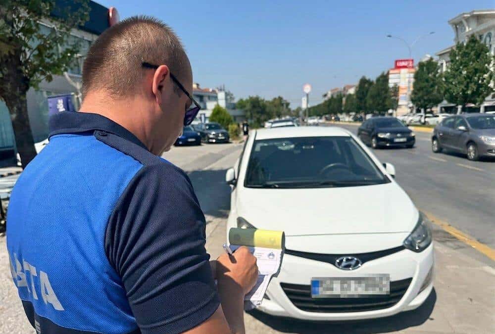 Serdivan’da Kaldırıma Park Eden Araçlara Cezai İşlem