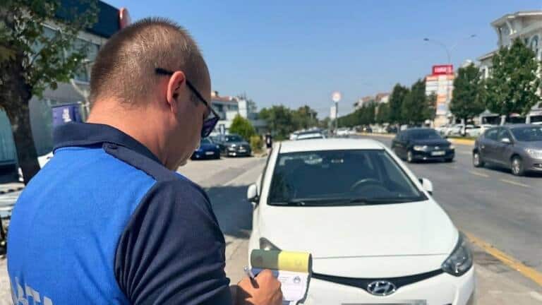 Serdivan’da Kaldırıma Park Eden Araçlara Cezai İşlem