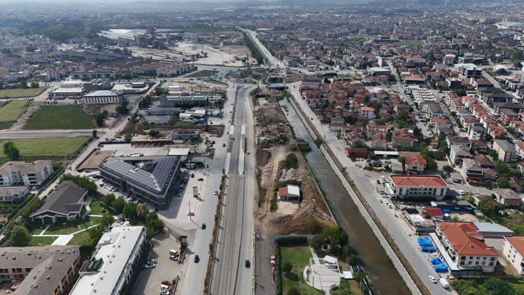 Yazlık Katlı Kavşak’ta Kuzey Köprüsü Yarımlandı