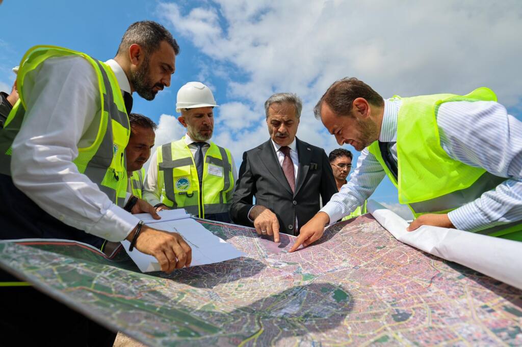 Yazlık Katlı Kavşak’ta Kuzey Köprüsü Yarımlandı