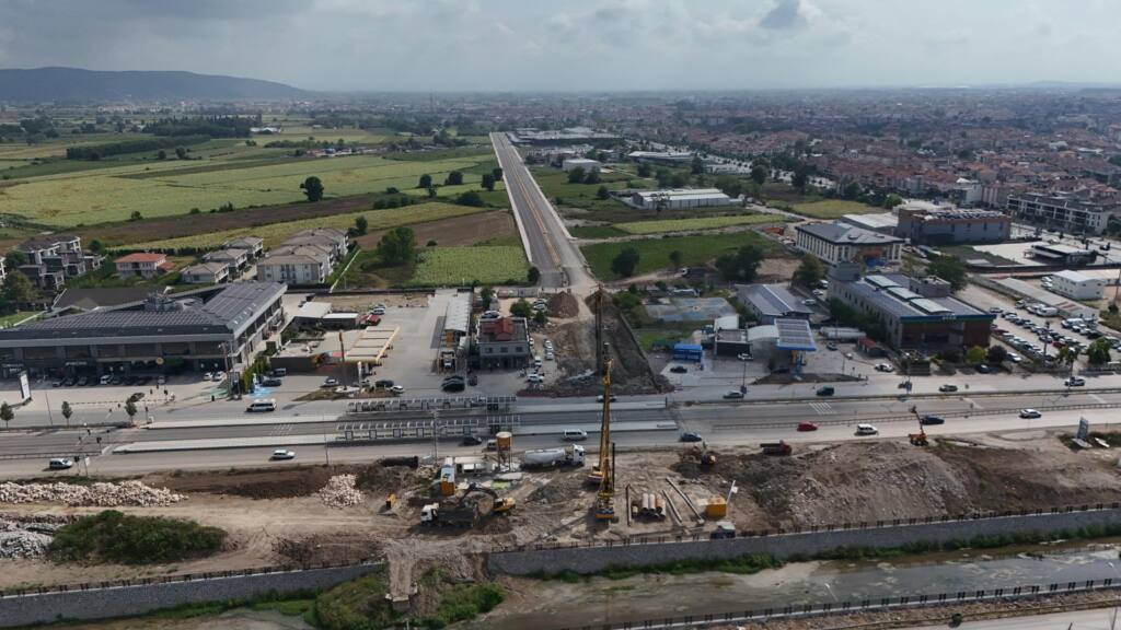 Yazlık Katlı Kavşak’ta Kuzey Köprüsü Yarımlandı