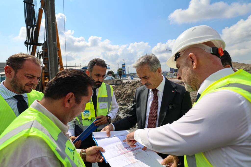 Yazlık Katlı Kavşak’ta Kuzey Köprüsü Yarımlandı