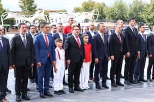 Sakarya’da İlköğretim Haftası İçin Çelenk Sunma Programı Yapıldı