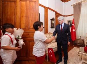 Adapazarı Atatürk İlkokulu Öğrencilerinden Vali Doğan’a Ziyaret