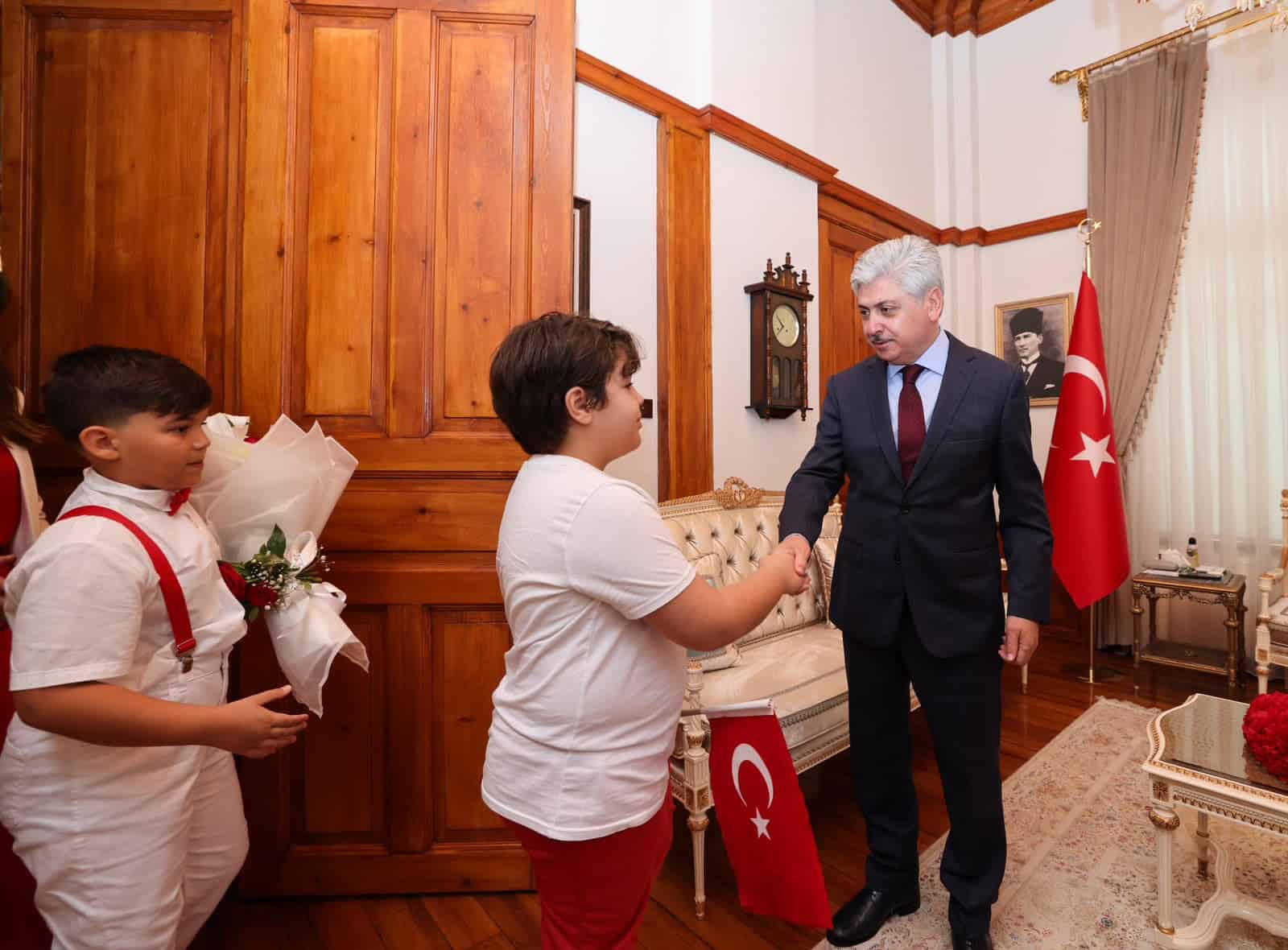 Adapazarı Atatürk İlkokulu Öğrencilerinden Vali Doğan’a Ziyaret