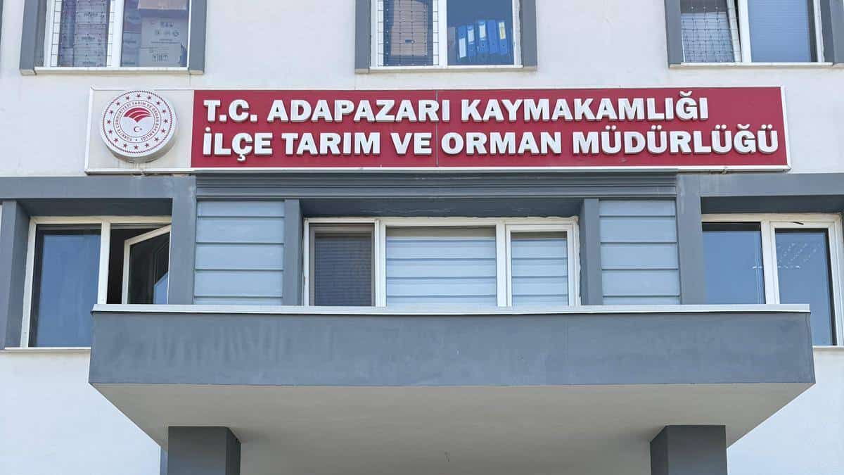 Adapazarı Kaymakamı Tarım ve Spor Tesislerini İnceledi