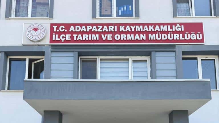 Adapazarı Kaymakamı Tarım ve Spor Tesislerini İnceledi