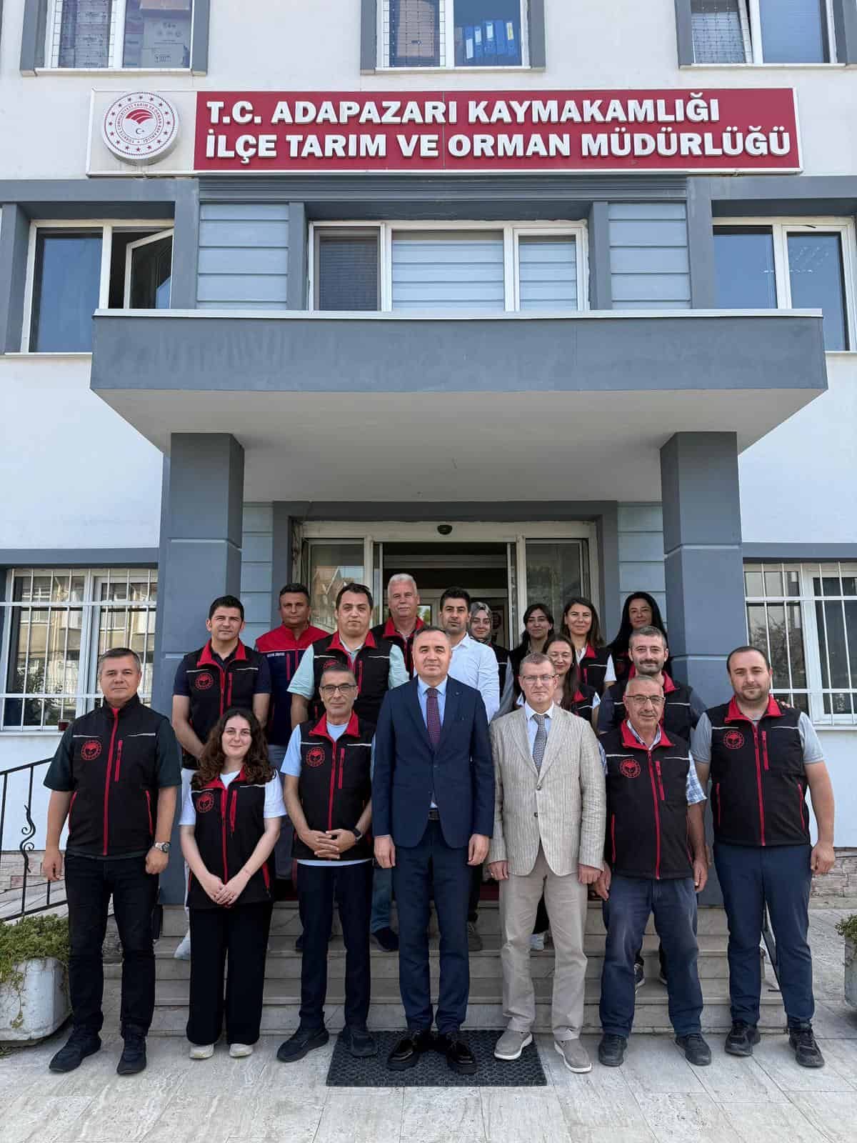 Adapazarı Kaymakamı Tarım ve Spor Tesislerini İnceledi