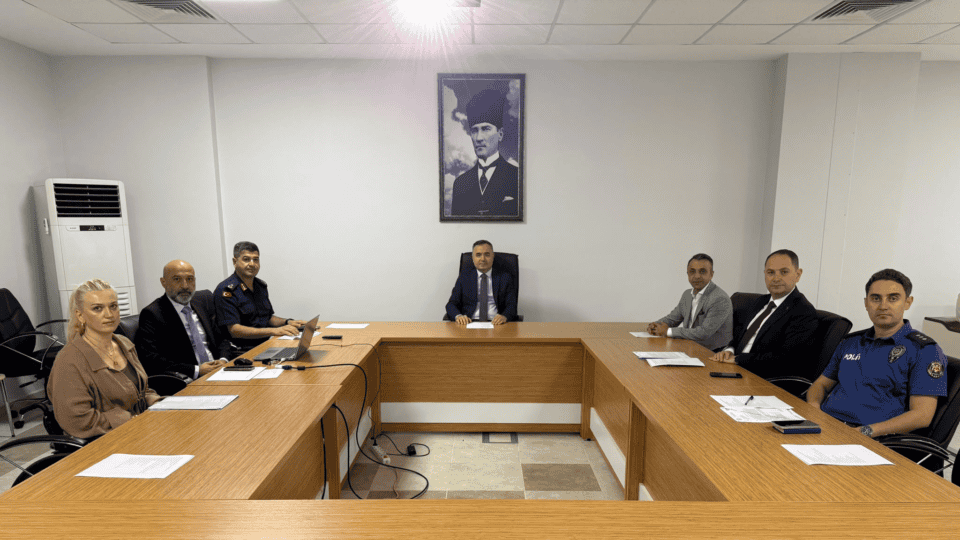 Adapazarı’nda Okul Güvenliği İçin İlçe Komisyon Toplantısı Yapıldı
