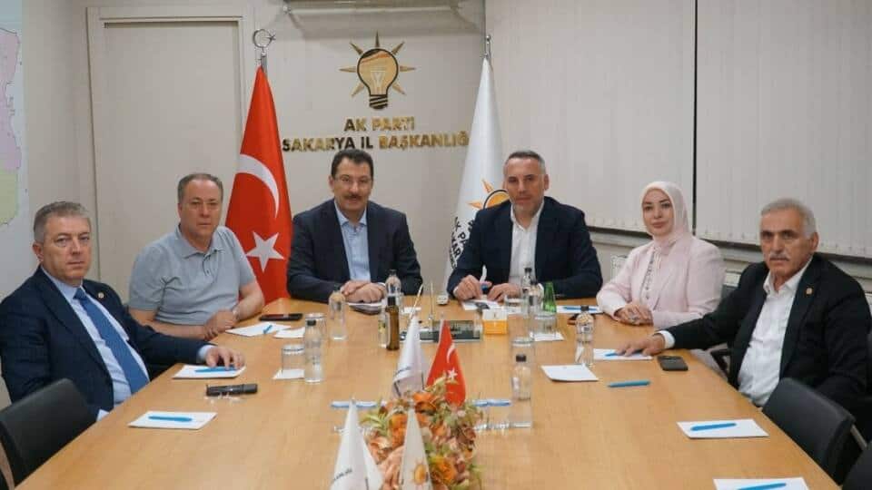 AK Parti’de Yatırımlar ve Teşkilat Çalışmaları Masaya Yatırıldı