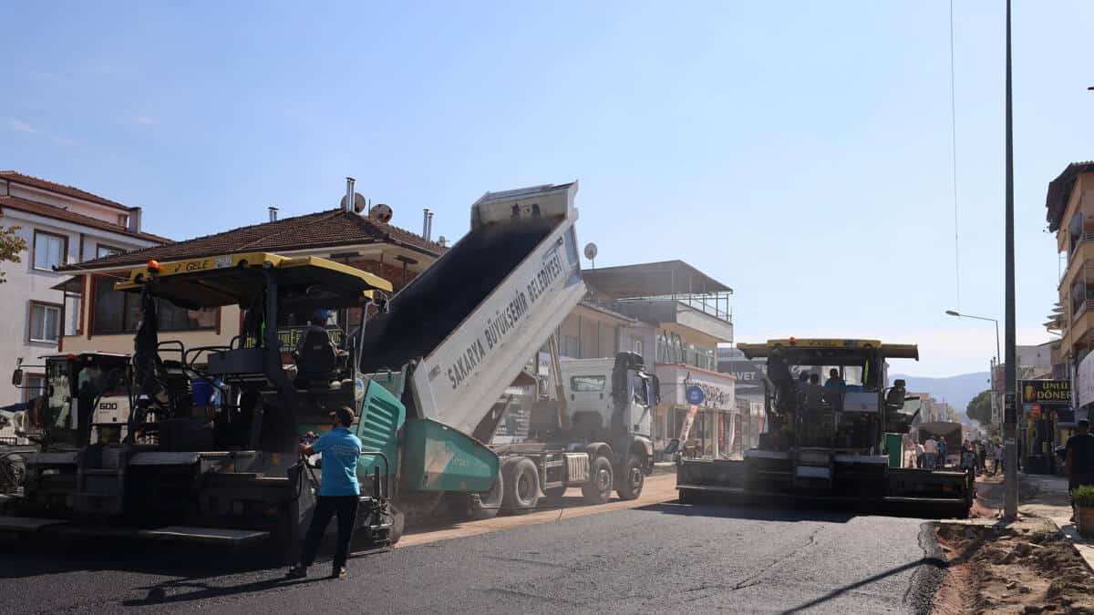 Arifiye Atatürk Caddesi üstyapı çalışmaları tamamlanıyor