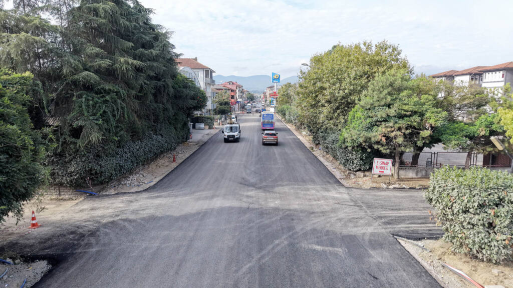Arifiye Atatürk Caddesi’nde Büyük Asfalt Çalışması