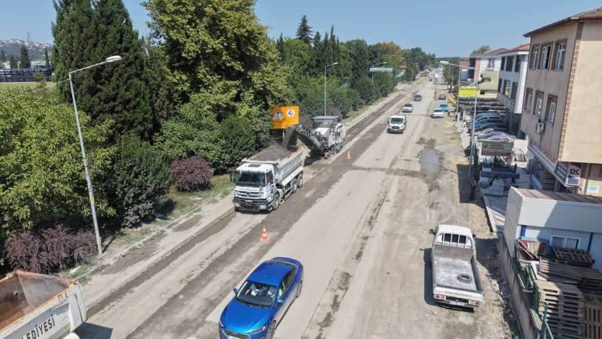 Arifiye Atatürk Caddesi’nde üstyapı çalışmaları başladı