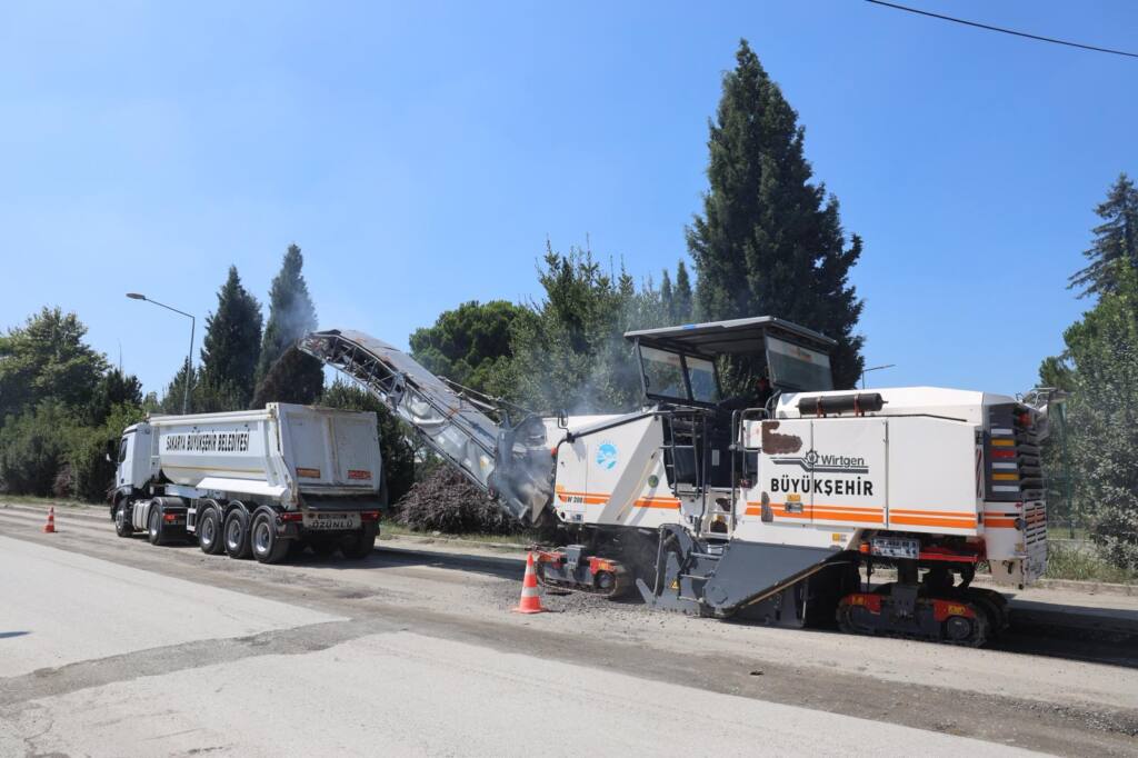 Arifiye Atatürk Caddesi’nde üstyapı çalışmaları başladı