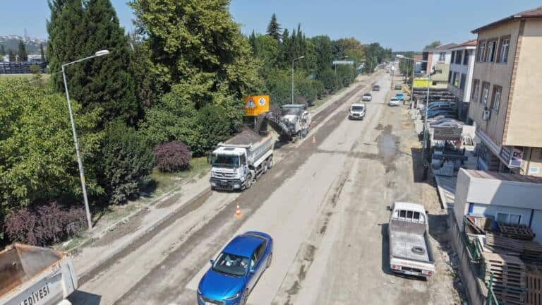 Arifiye Atatürk Caddesi’nde üstyapı çalışmaları başladı