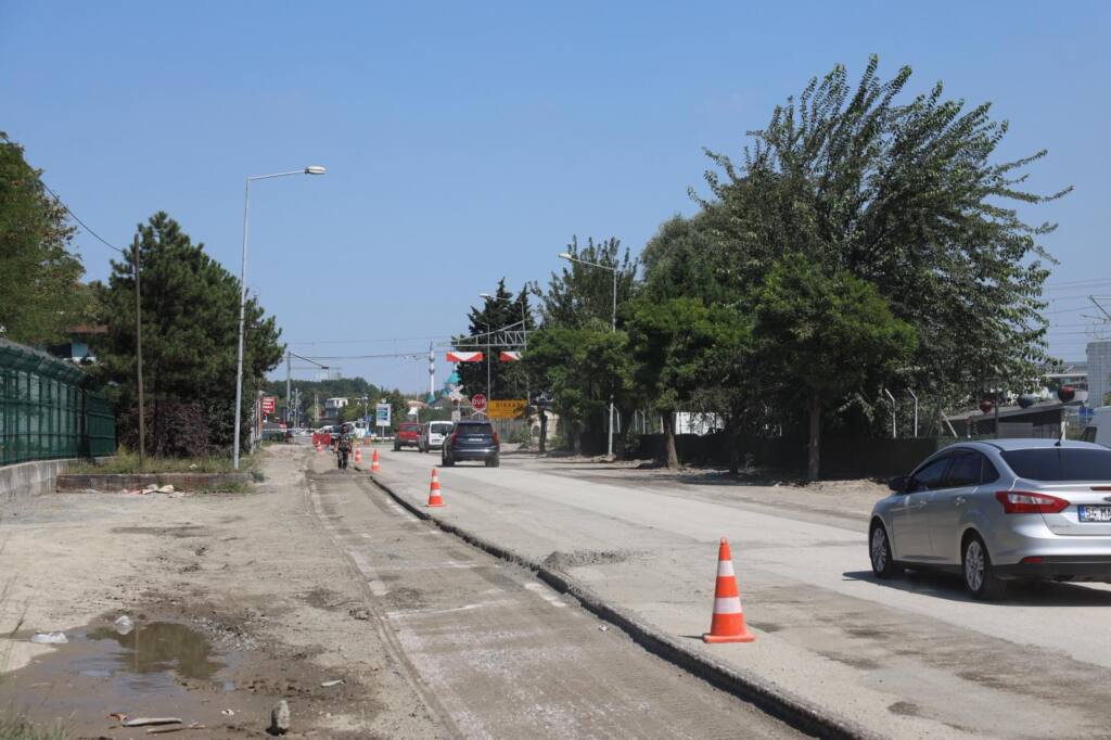 Arifiye Atatürk Caddesi’nde üstyapı çalışmaları başladı