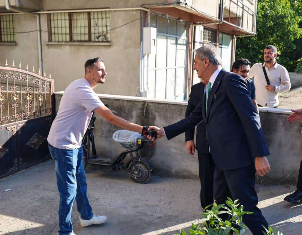 “Arifiye Atatürk Caddesi’ni baştan aşağı yeniliyoruz”