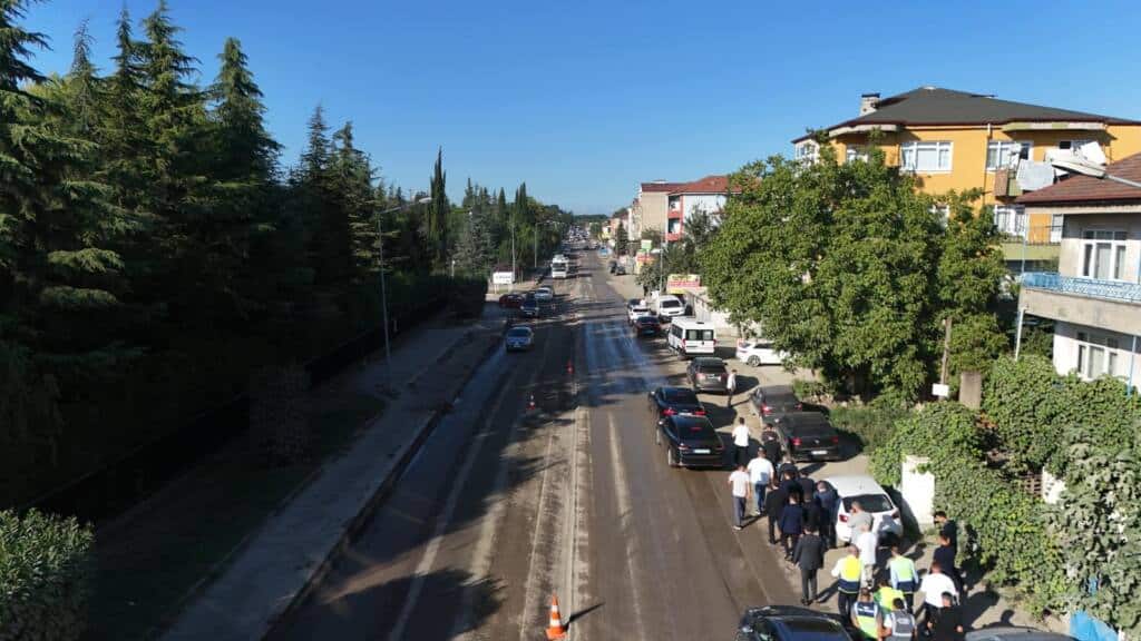 “Arifiye Atatürk Caddesi’ni baştan aşağı yeniliyoruz”