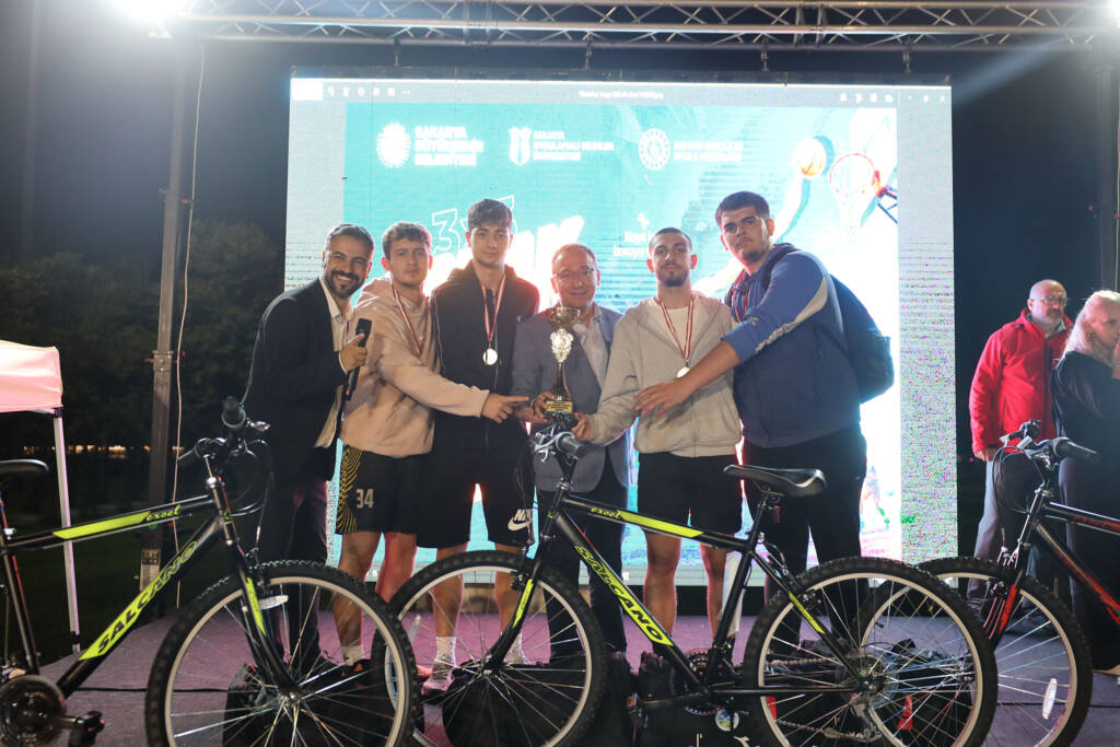 Aziz Duran Parkı’nda 3×3 Sokak Basketbolu Turnuvası Düzenlendi