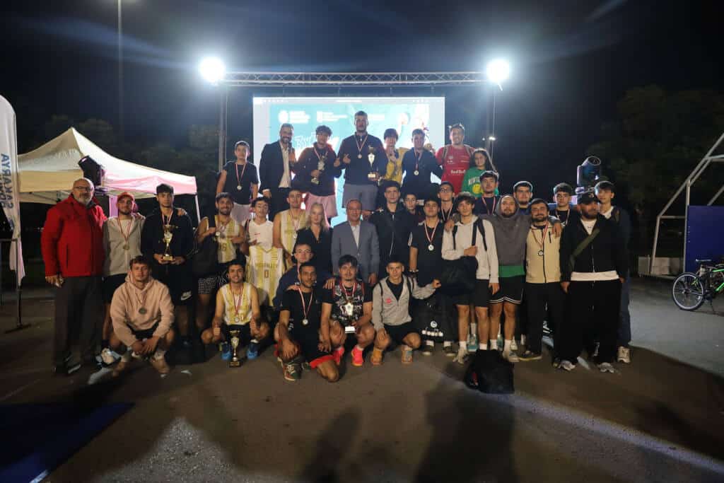 Aziz Duran Parkı’nda 3×3 Sokak Basketbolu Turnuvası Düzenlendi