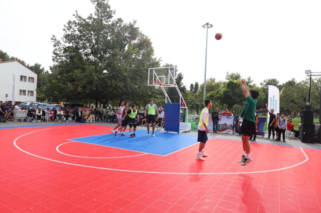 Aziz Duran Parkı’nda 3×3 Sokak Basketbolu Turnuvası Düzenlendi