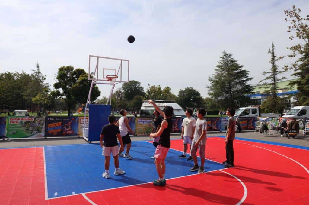Aziz Duran Parkı’nda 3×3 Sokak Basketbolu Turnuvası Düzenlendi