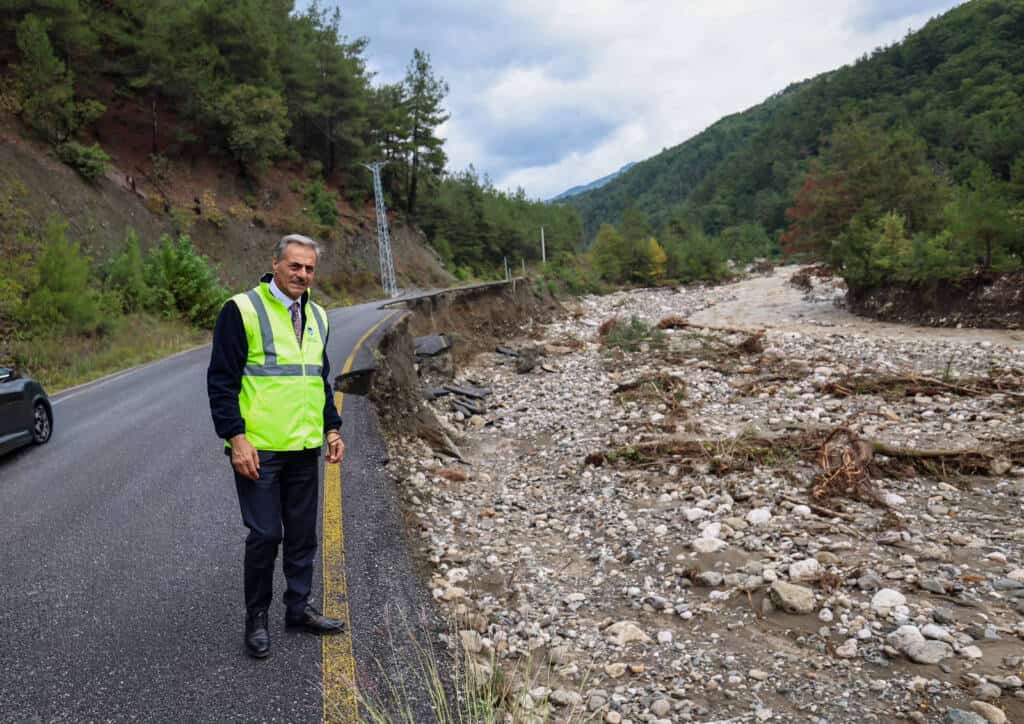 Başkan Alemdar Geyve’deki sel hasarını yerinde inceledi